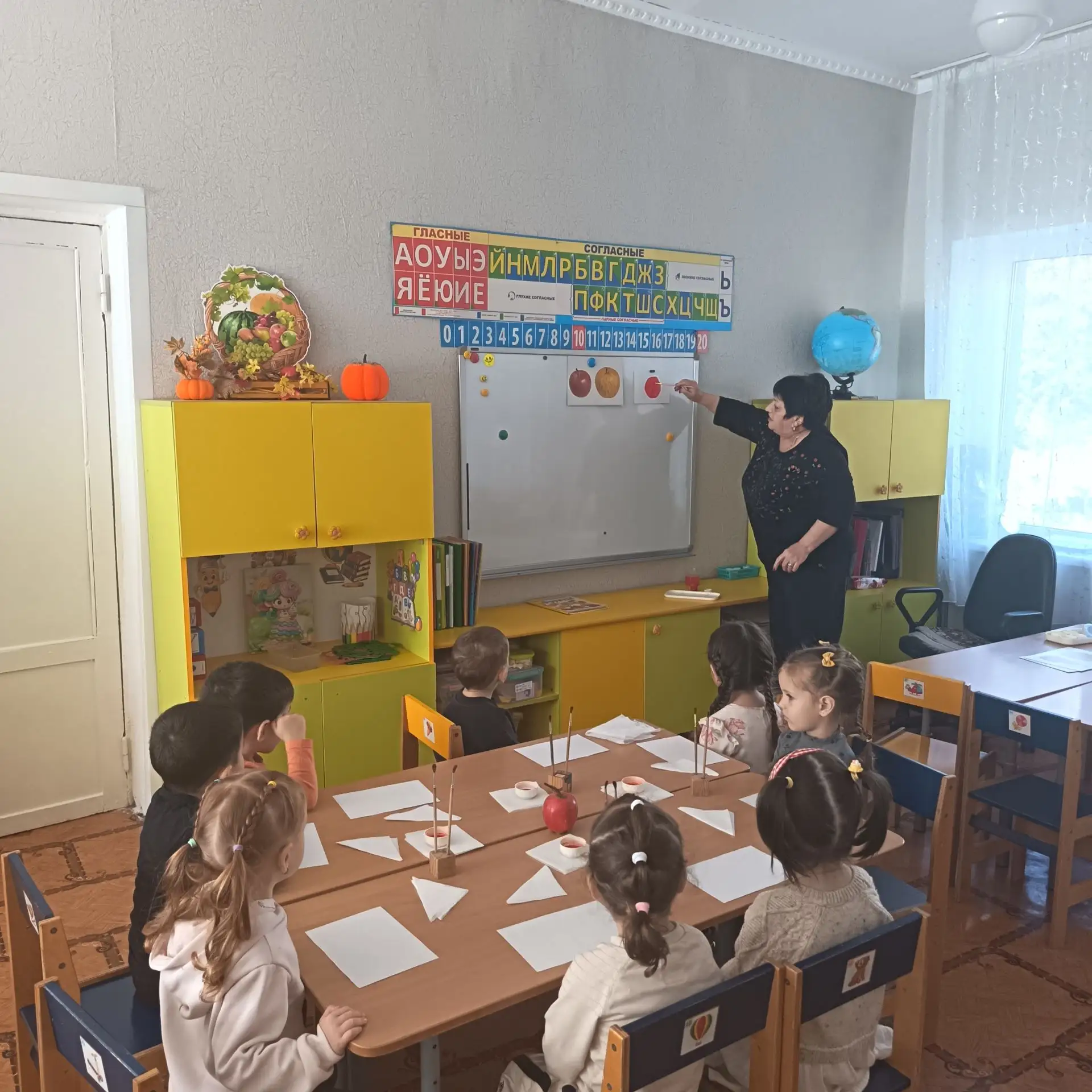 Тематическая неделя ,, Фрукты. Сад,, продолжатся, занятие во 2 младшей группе рисование...