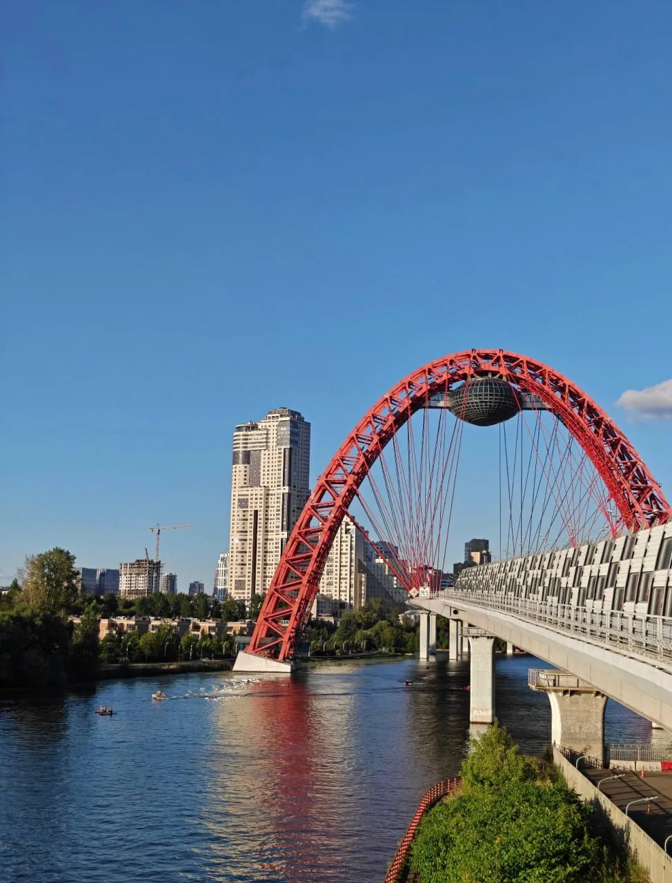 🌉 Живописный мост оправдывает своё название