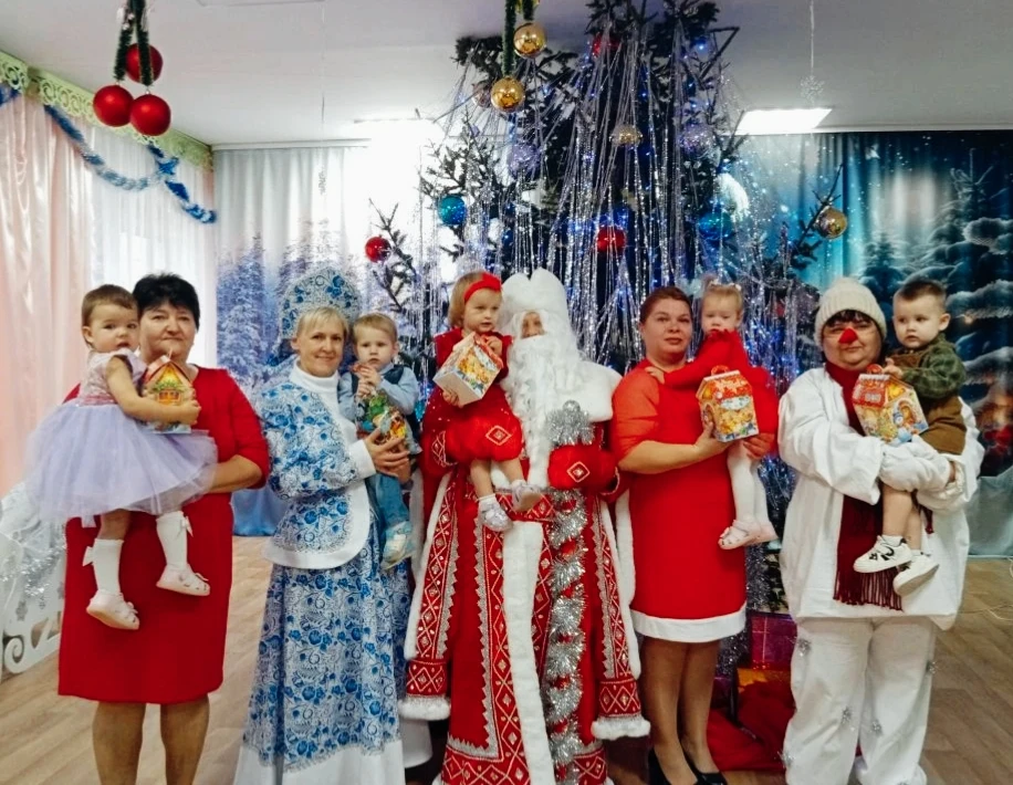 🎄22 декабря в нашем детском саду зажглись первые праздничные огоньки ! 🌟 Прошли чудес...
