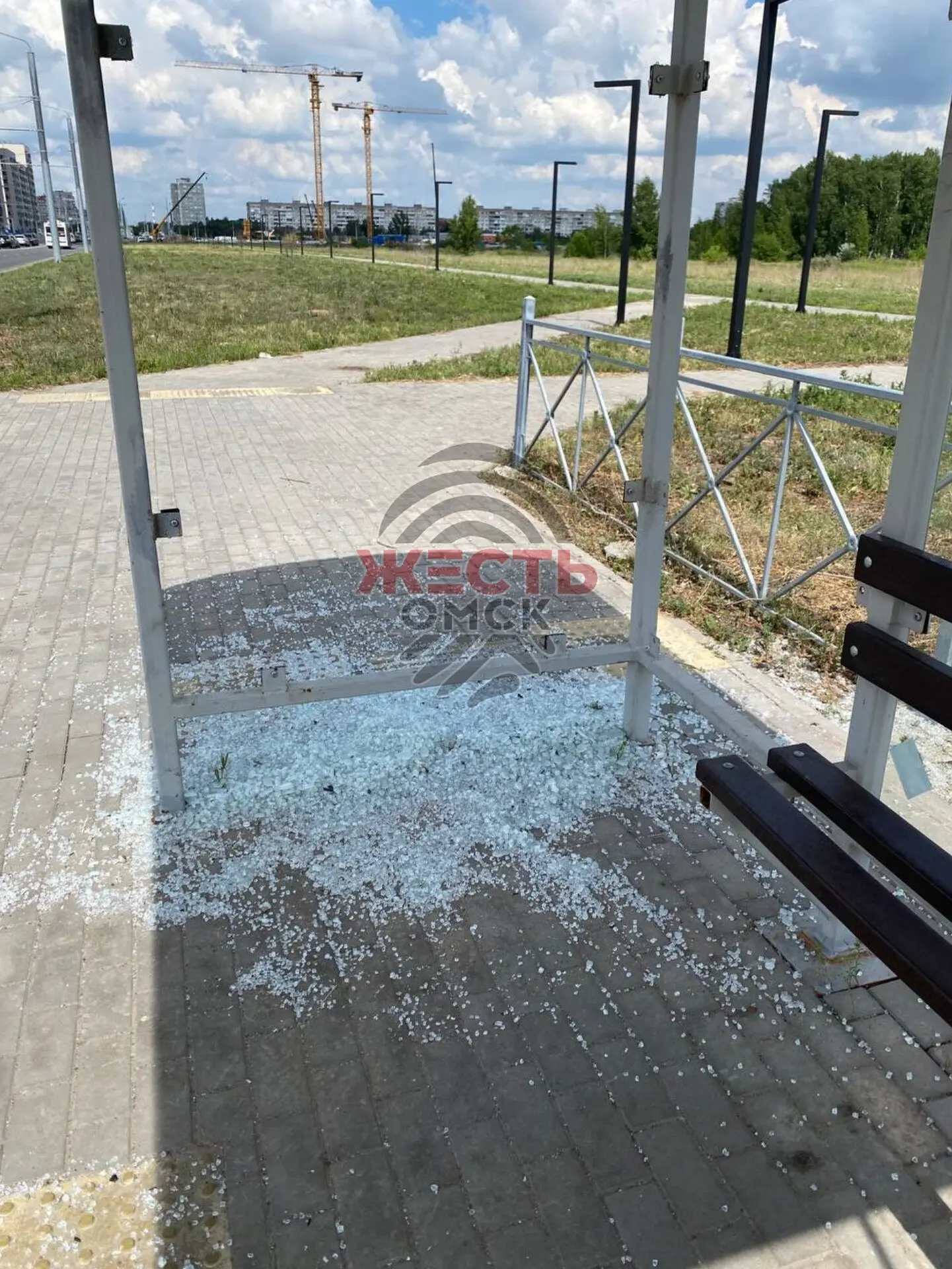 😡Вандалы продолжают крушить омские остановки

В этот раз пострадала остановка «Зелёная река» – неиз