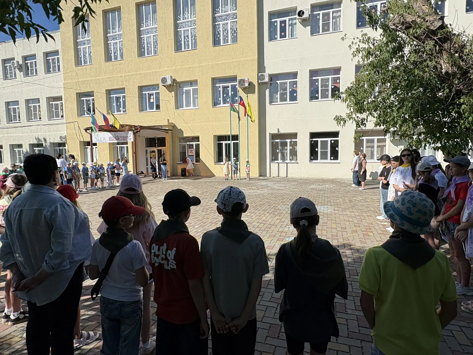 Сегодняшний день в ЛТО «Медиа пространство» прошел очень творчески. На линейке ребята получили грамо