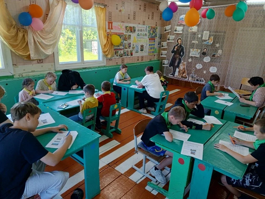 Сегодня наши ребята приняли участие в «Пушкинском диктанте»! 📚✍️ 
Они проверили свои знания о велик