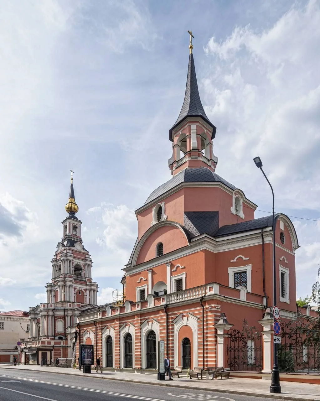 🏛 Храм апостолов Петра и Павла в Новой Басманной слободе
#РайонХамовники

📌 Реставрация храма, нач