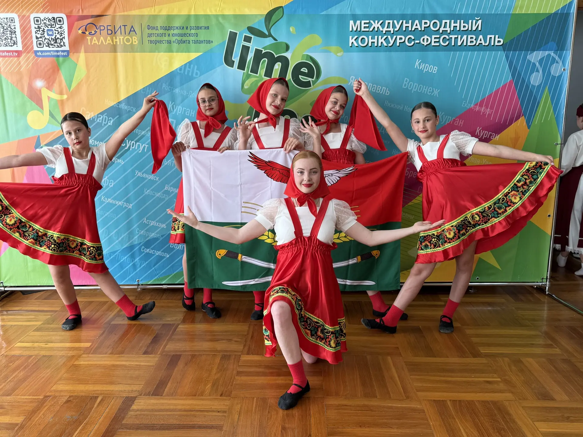 Маленькие звёздочки, большая сцена! ⭐ Наши ребята, танцевальный коллектив «Движение», в...
