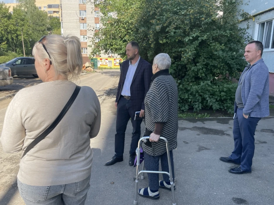 В рамках работы с населением Ленинского района прошла встреча с жильцами многоквартирно...