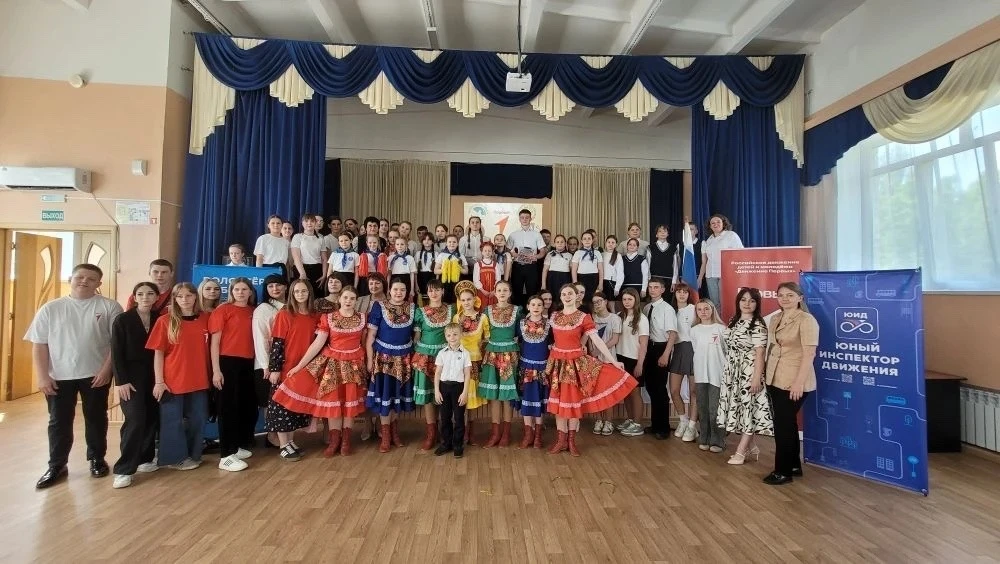 💫 Муниципальный фестиваль «Вместе в будущее»: единство, творчество и новые горизонты

19 мая, в Ден