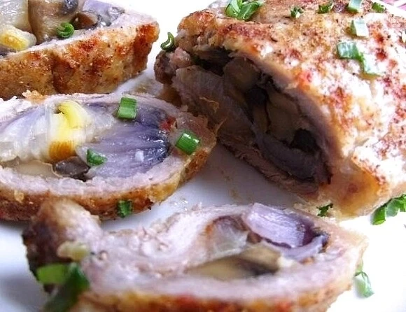 MЯСО С ЛУКОМ "КАPМАШКИ"
