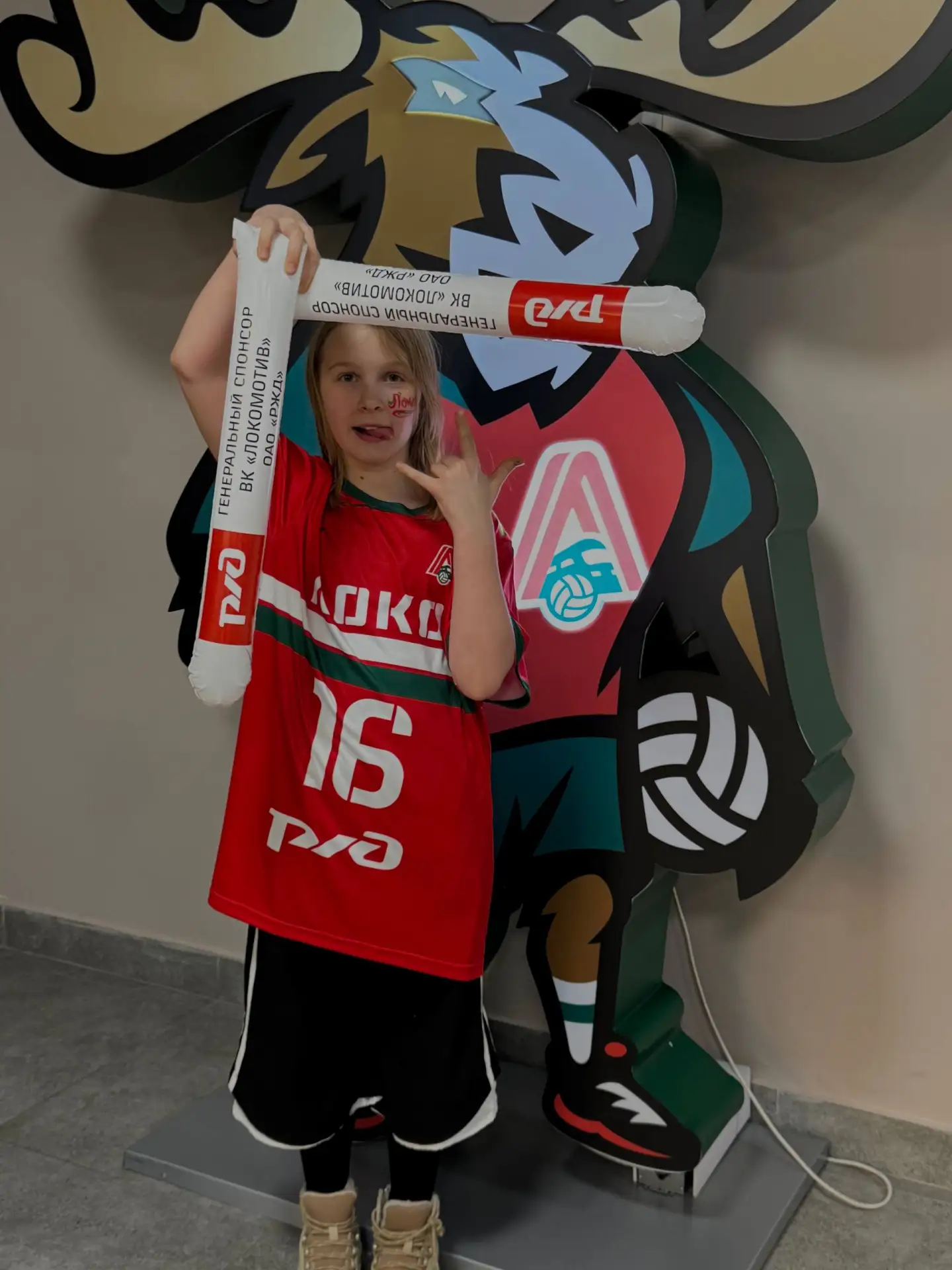Новое увлечение нашей семьи 🏐

Это и возможность легально выплеснуть эмоции (Ксюша болеет так, что 
