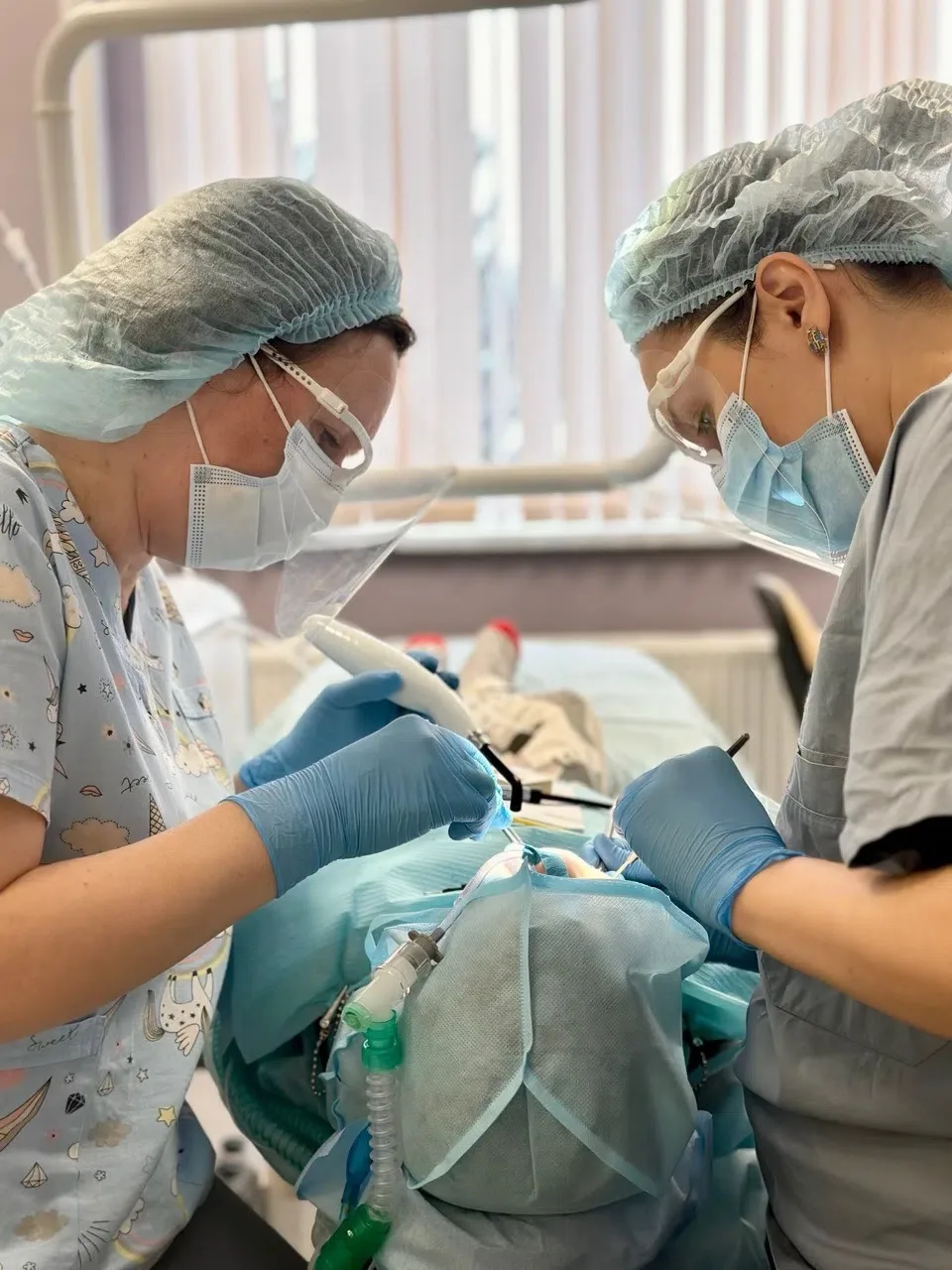 🦷Более 300 операций по лечению зубов под общей анестезией проведено в хирургическом ко...