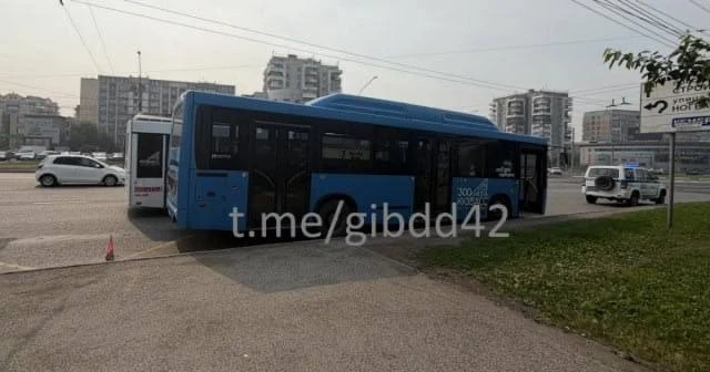 В Новокузнецке водитель подрезала автобус — пенсионерка упала в салоне и получила травмы

На проспек