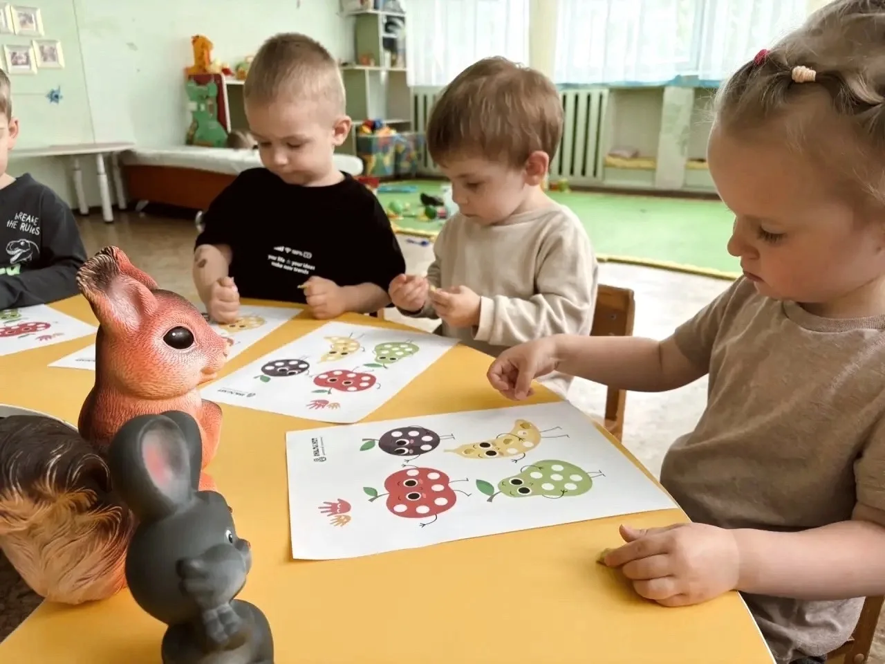 🍏🌟 Сегодня наши самые маленькие воспитанники провели увлекательное занятие о пользе фруктов, ягод 