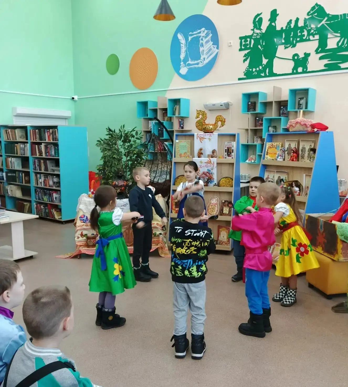 Воспитанники подготовительной группы, совместно с воспитателем Вяльцевой Ю. К. Я приняли участие в м