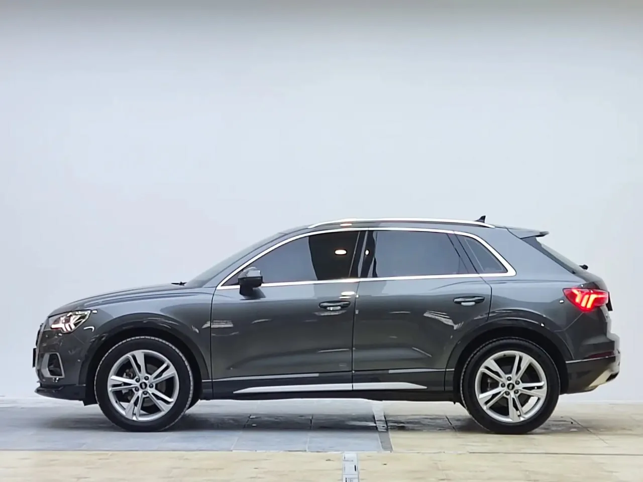 🇩🇪 Audi Q3 35 TFSI — универсальный семейный кроссовер из Китая!  • 2022/05 • 1.4 л. бензин/ 150 л.с.