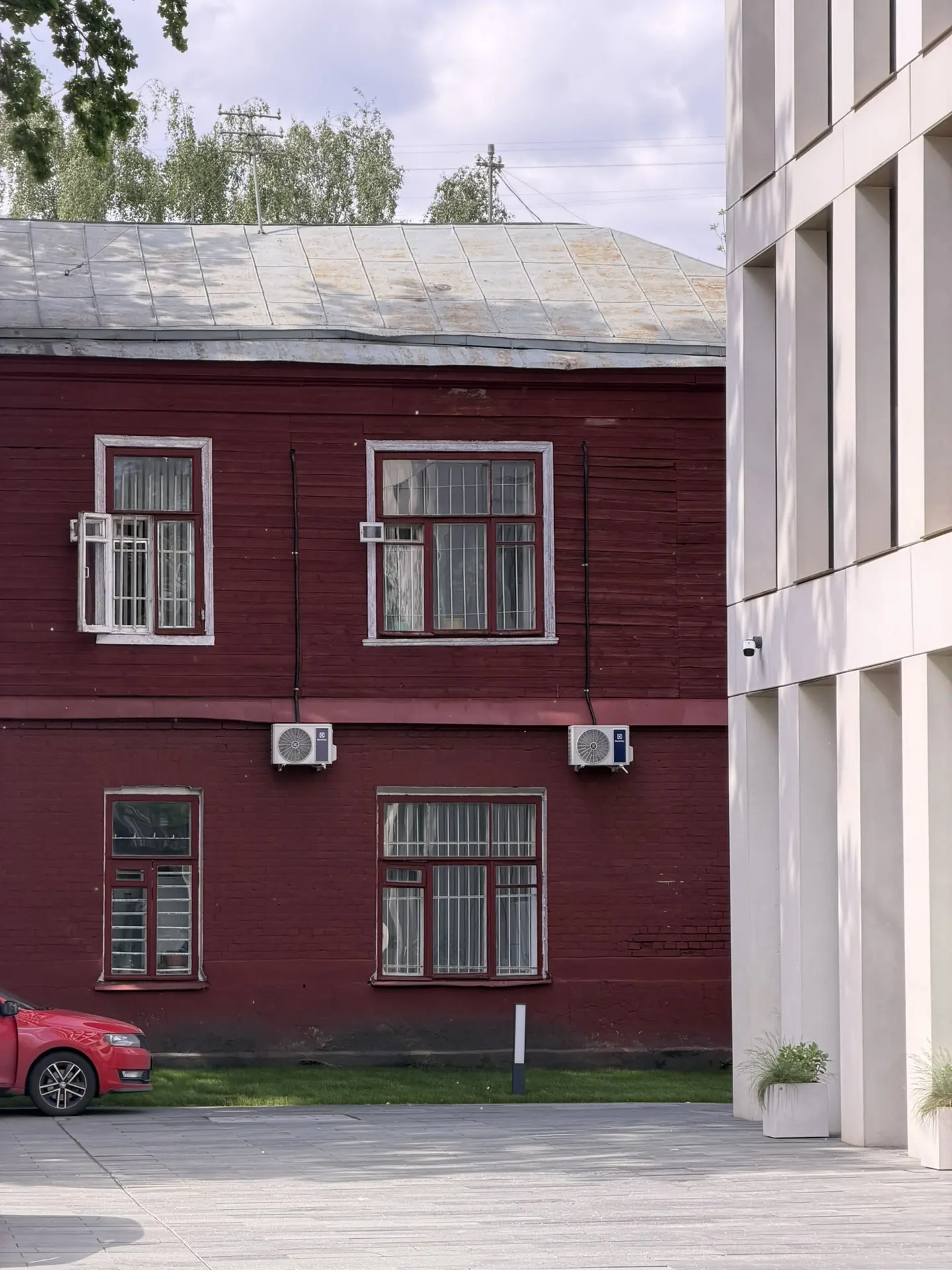 Я много гуляю по Москве, бываю на лекциях архитекторов, дизайнеров, урбанистов, и посте...