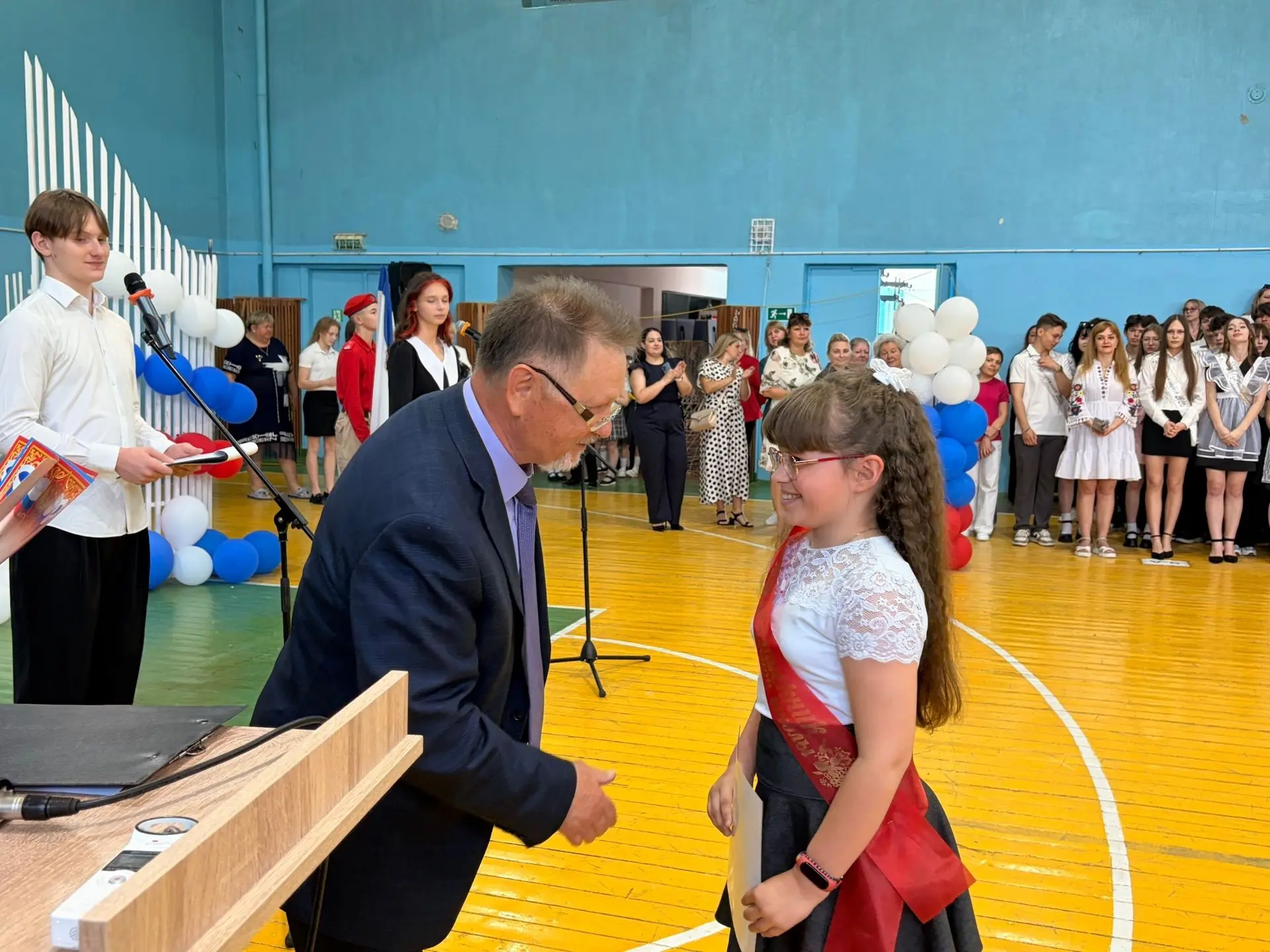 🎀 "ПОСЛЕДНИЙ ЗВОНОК"💐  Дорогие наши выпускники… Кажется, совсем недавно вы робко шли за руку с родит