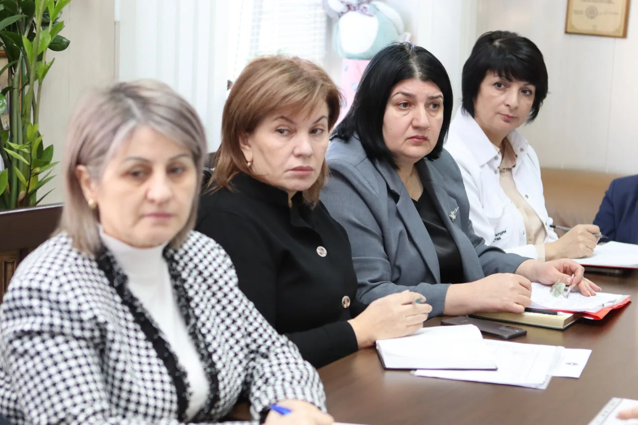 В министерстве образования и науки Карачаево-Черкесской Республики прошло совещание с у...