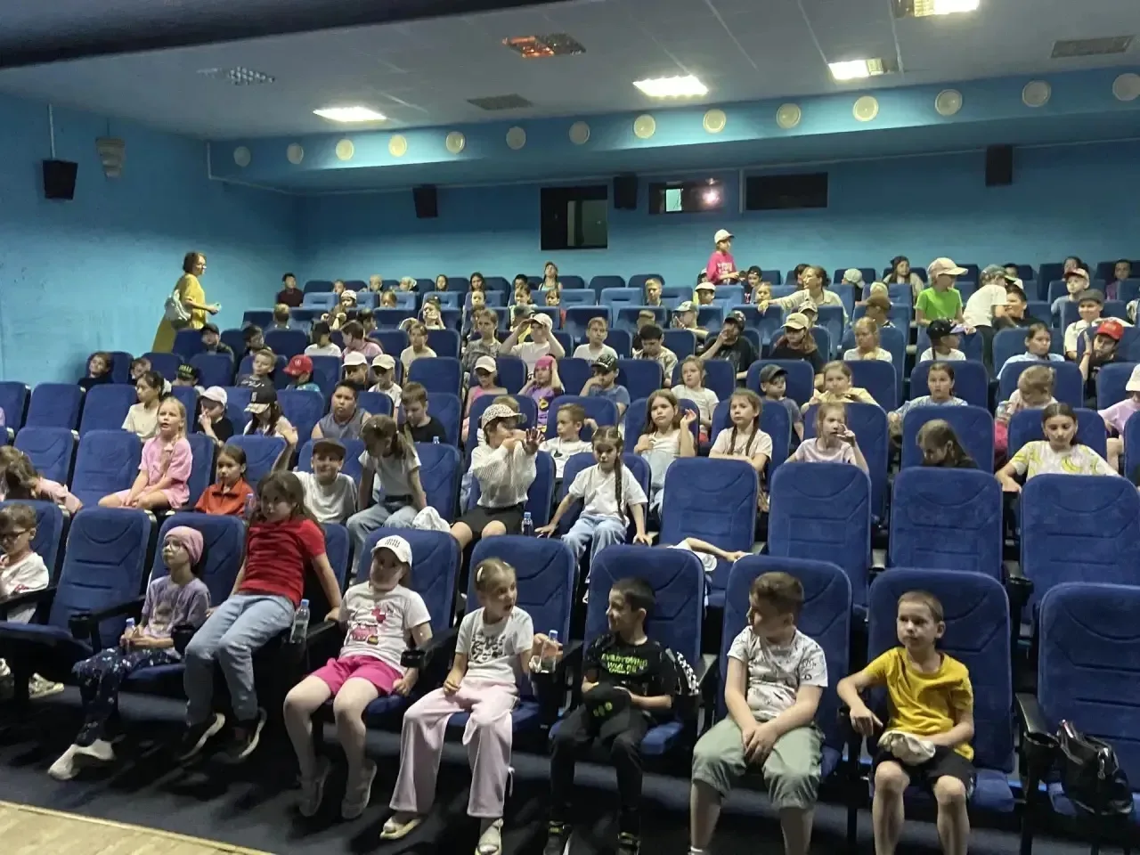 7-ой день в лагере «Искорка»
Ребята приняли участие в спортивной игре «Воробьи и вороны», затем посе