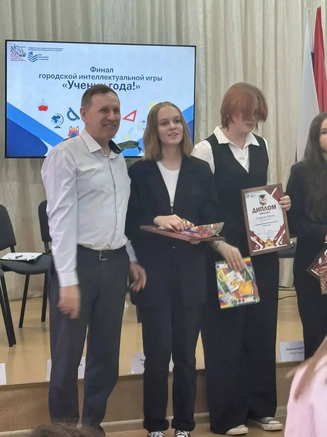 Сегодня на базе «Дома школьников» состоялась интеллектуальная игра «Ученик года». От нашей школы в ф