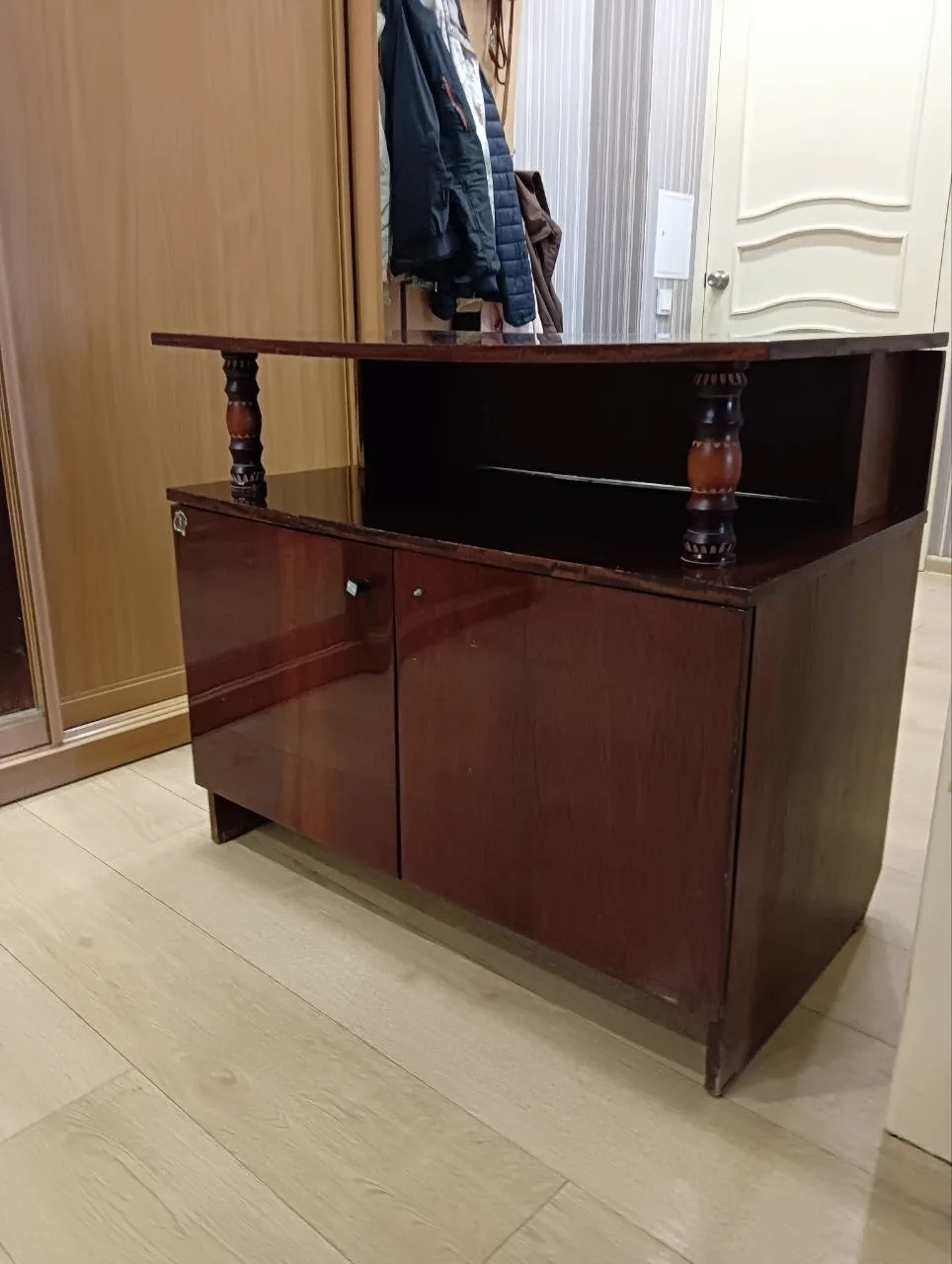 Отдам тумбу размер Ш 85, Г50, В 75. Самовывоз. В лифт влезает.