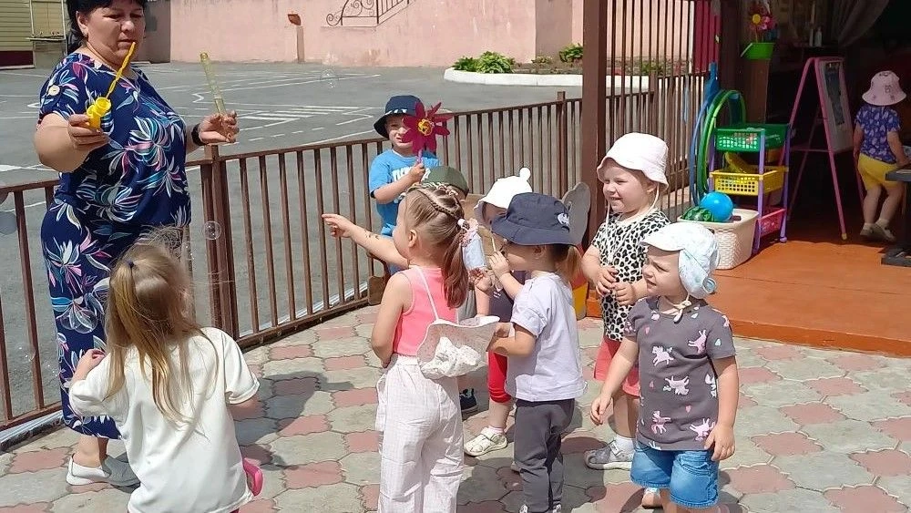 🌬️ В нашем детском саду прошёл весёлый День ветра! 🎈Ребята превратились в настоящих исследователей