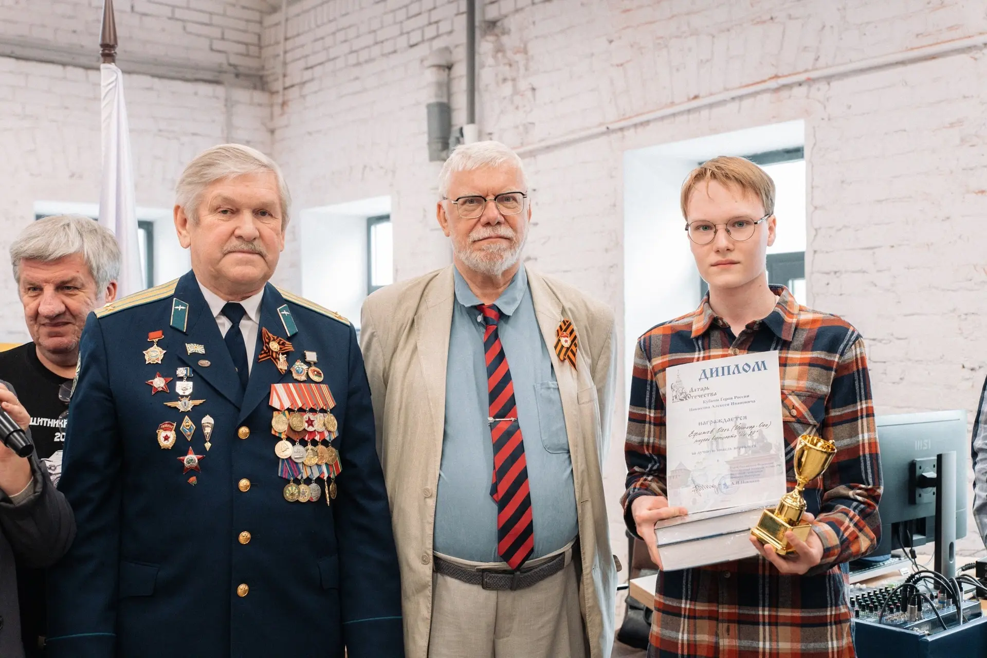 🏆Знай наших!  💢Ученик 9 "б" класса, Ефимов Олег, принял участие в 17 Всероссийской выставке-конкурсе