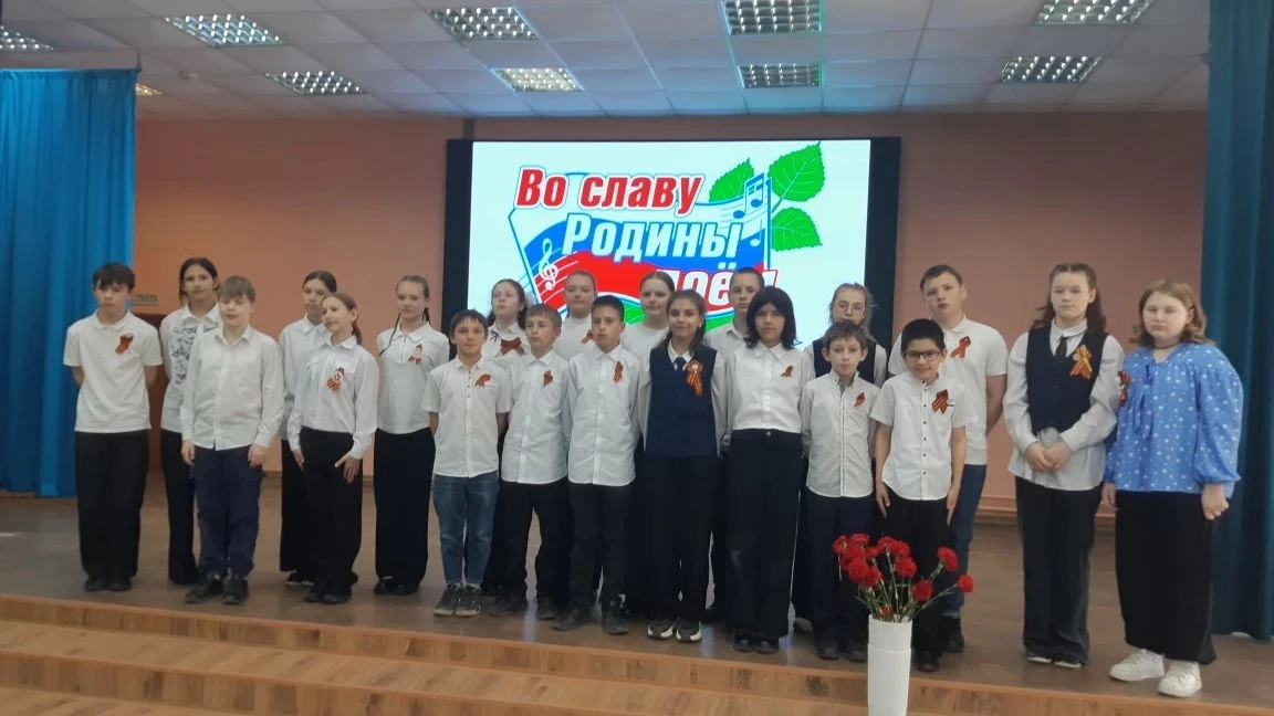 Сегодня в нашей школе завершился ежегодный фестиваль песни «Во славу Родины поём!». Это событие стал