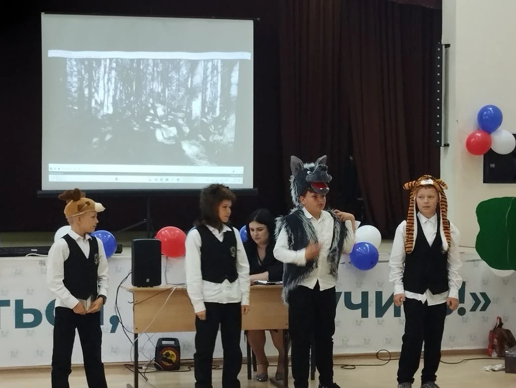 ✨ В Губернаторском лицее прошла творческая защита «Моя Россия — моя страна»! ✨  25 мая наши четверок