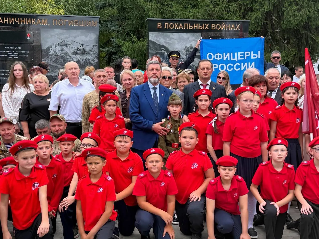 Сегодня в станице Зольской торжественно открыли мемориал «Станичникам, погибшим в локал...