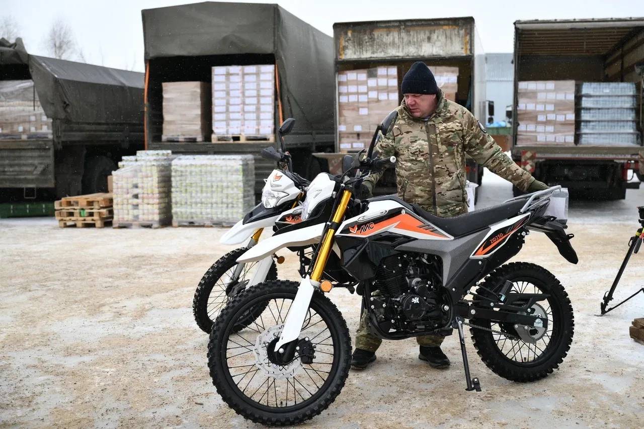 🚚🚚🚚 Сегодня с площадки совхоза имени Ленина на фронт ушёл 150-й гуманитарный конвой КПРФ.   В его со
