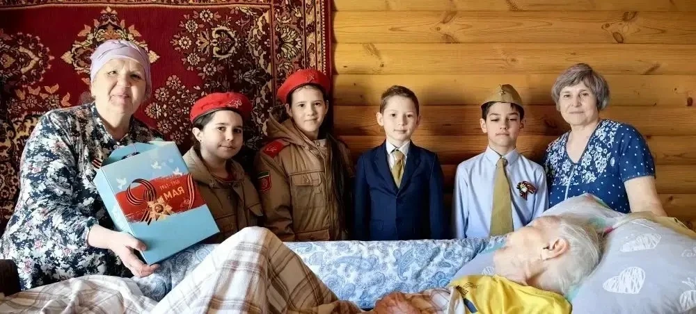 🌟 В преддверии Дня Победы: лицеисты поздравили ветеранов  В преддверии великого праздника — Дня Побе