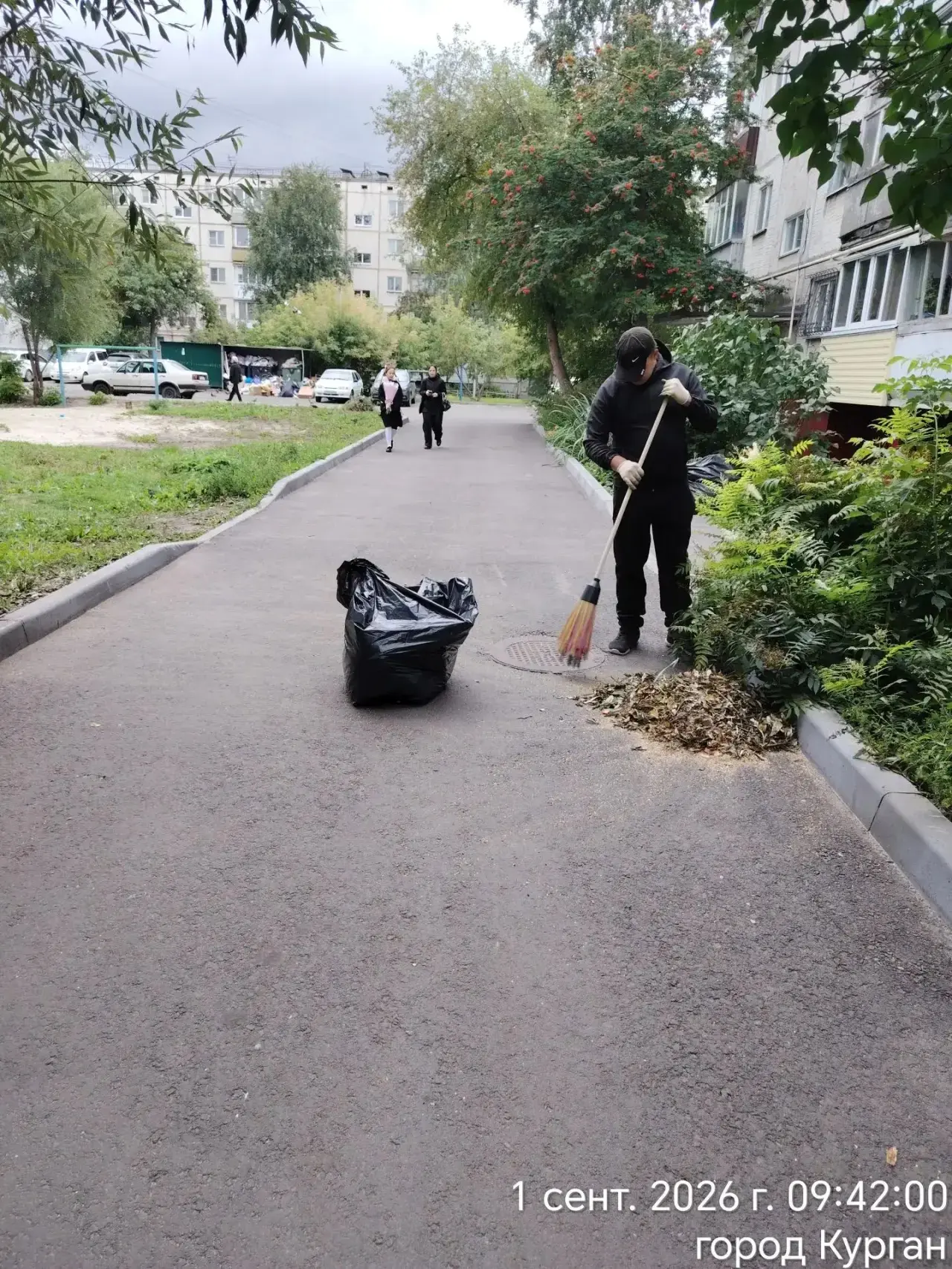 🌿 Урицкого, 128: начали с двора