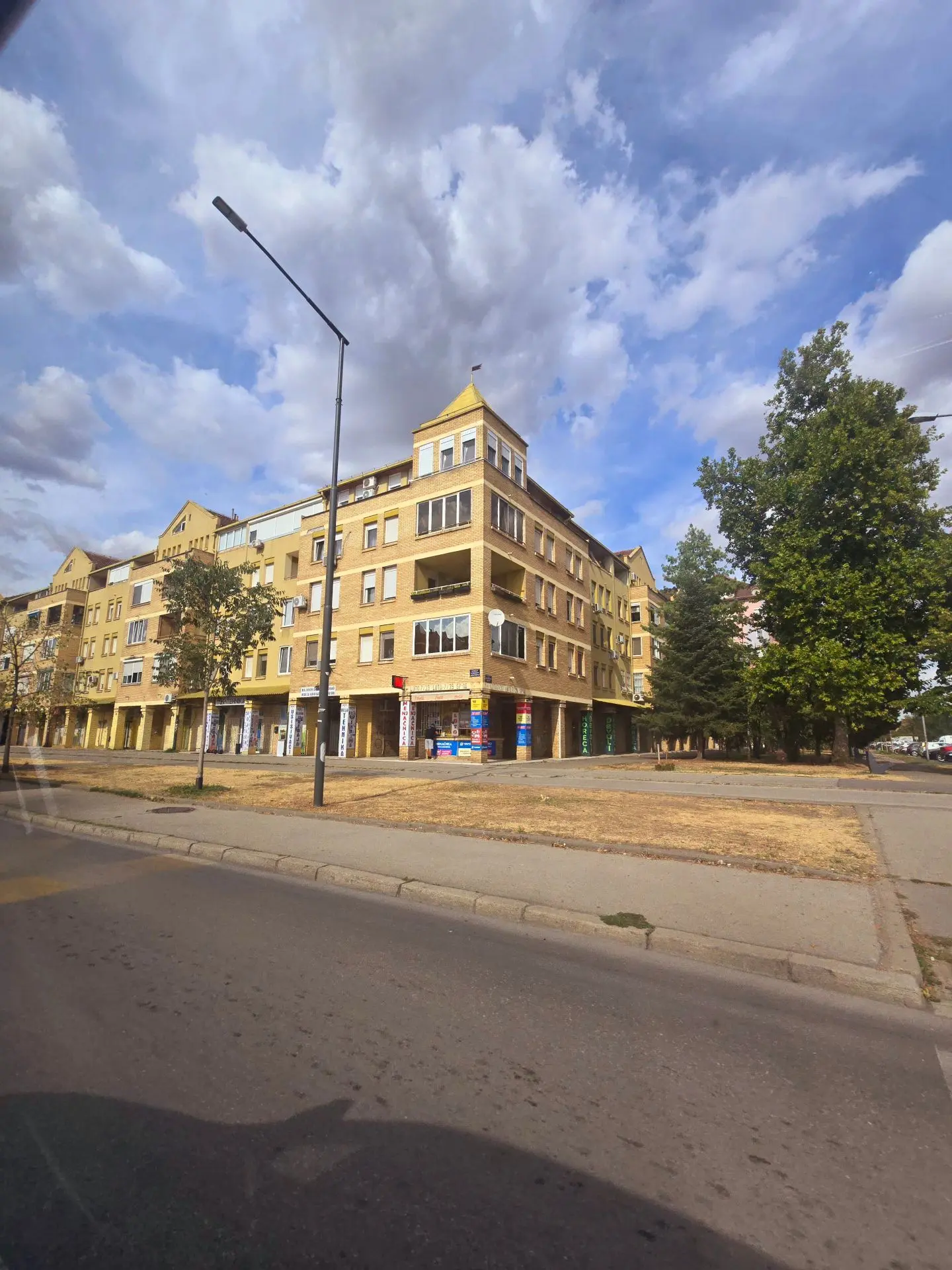Скоро занятия у Марка, потом нужно успеть доехать на сербский. Ещё, кажется, обретаем (...