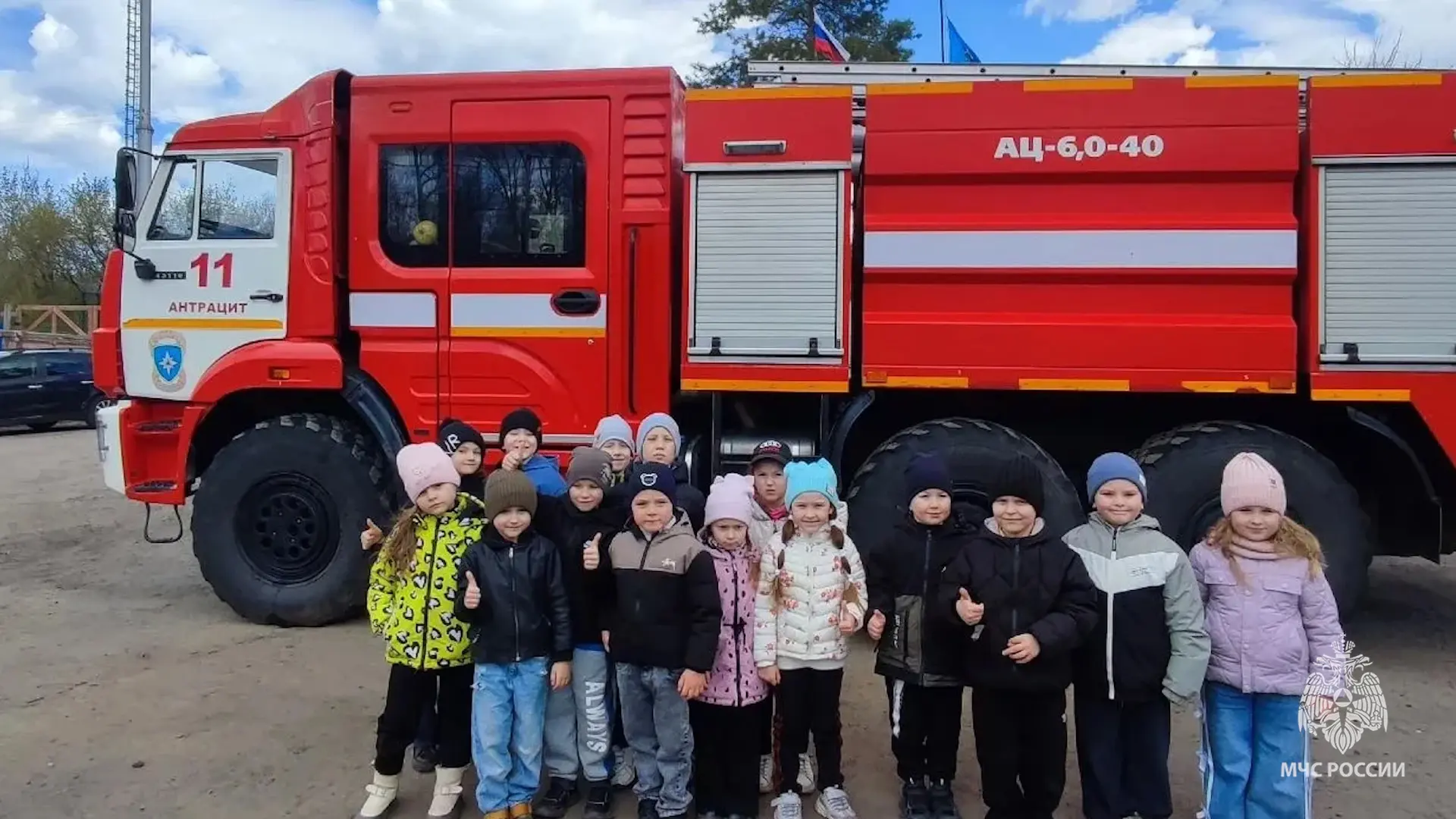 Огонь – не забава!   Эту мысль во время экскурсии в 11-ю пожарно-спасательную часть пытались донести