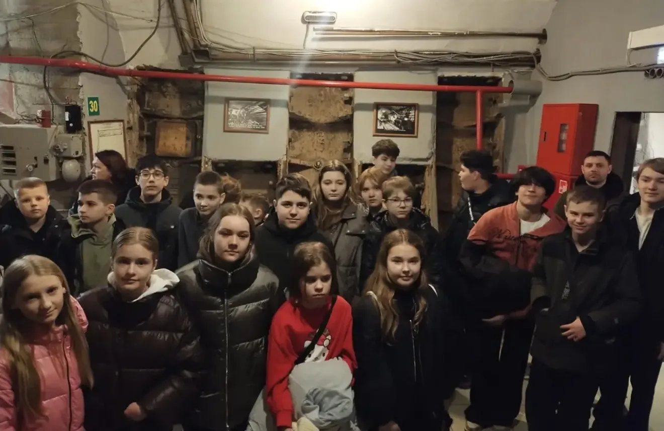 Вчера ученики 6в и 7в классов побывали на экскурсии в Бункере - 42, больше известный как бункер Стал