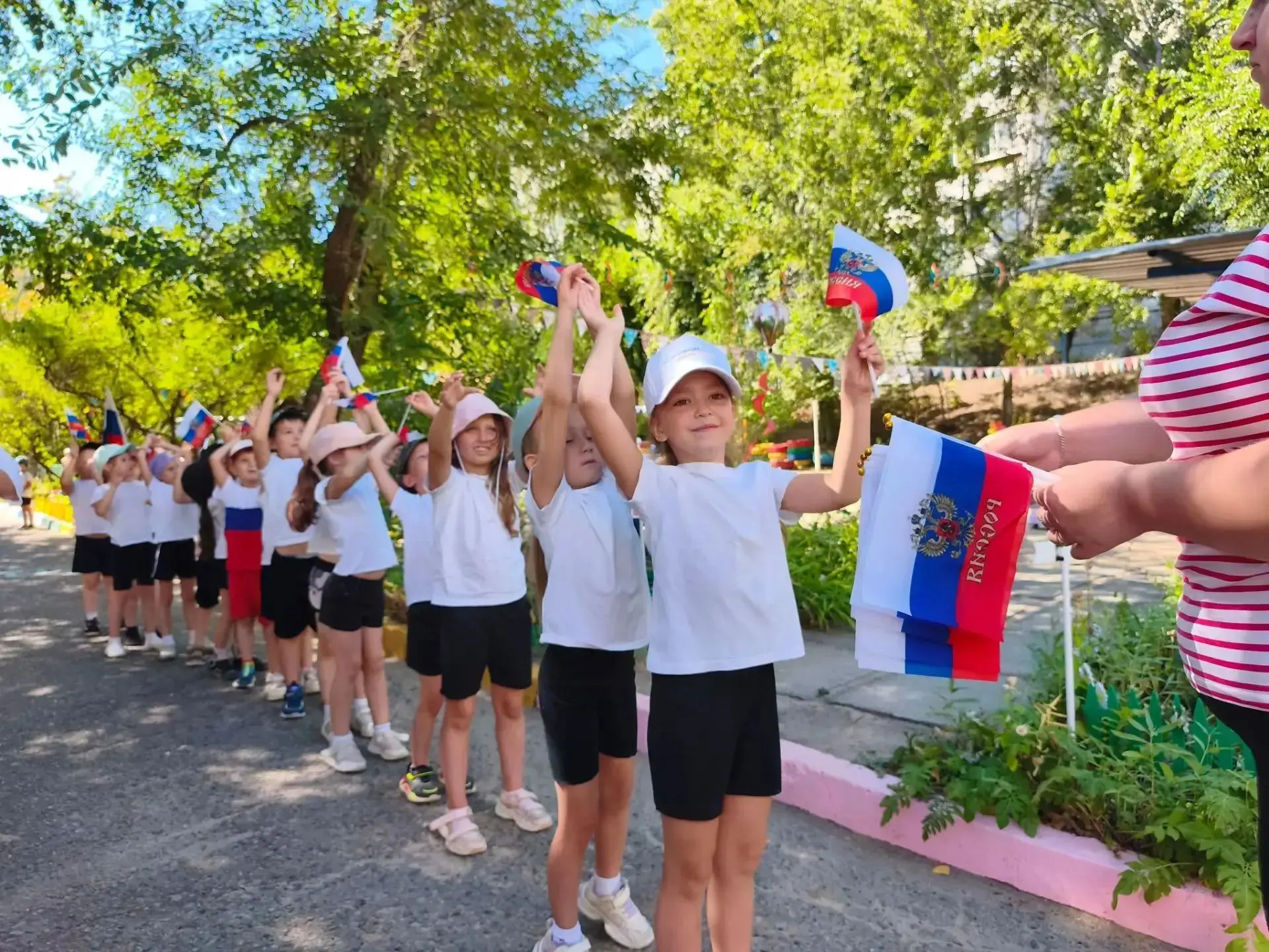 В детских садах Советского района сегодня проходят праздничные мероприятия, посвященные...
