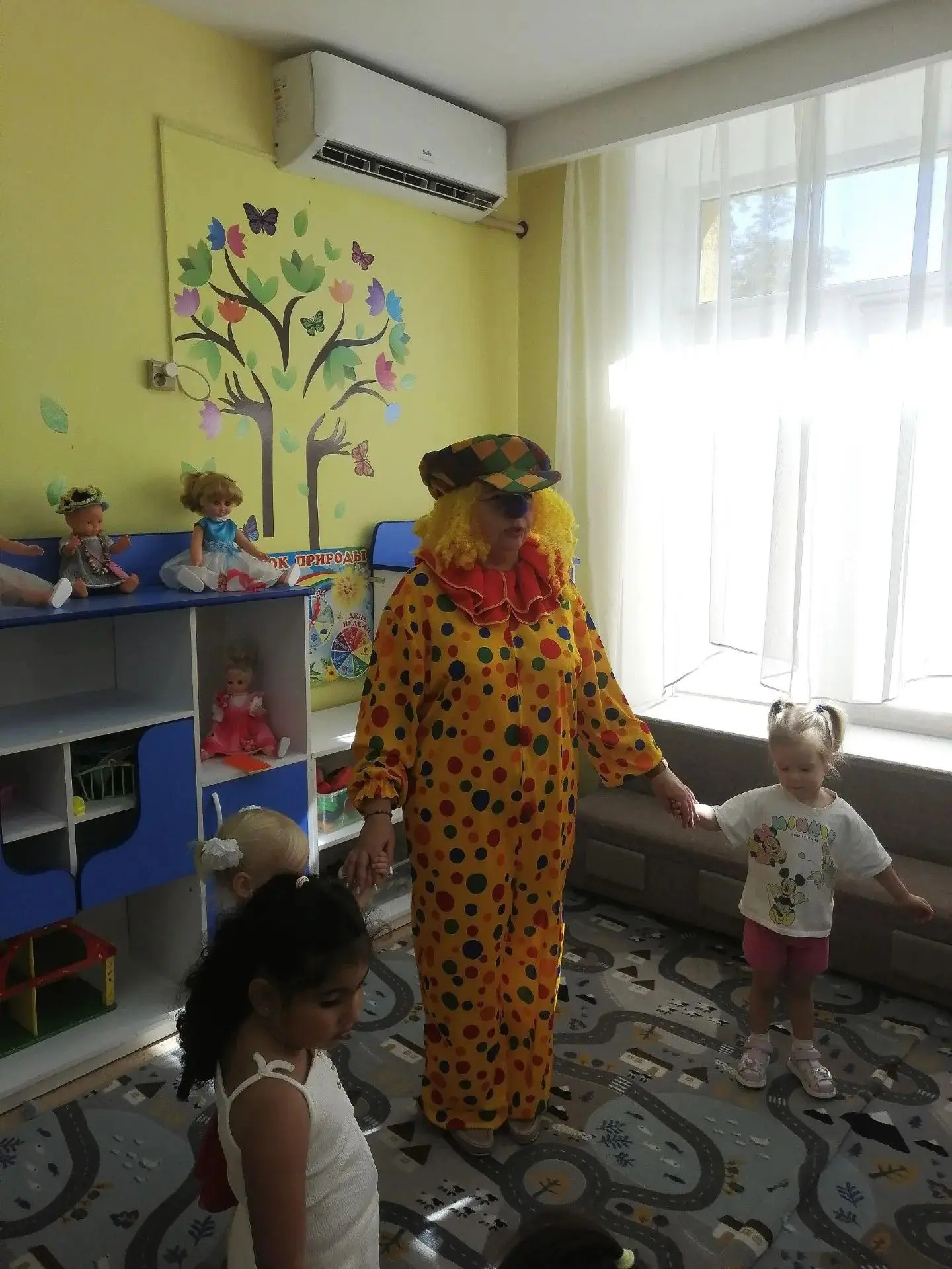 Сегодня в младшей группе "Теремок", прошёл праздник, посвящённый к Дню знаний. К ребята...