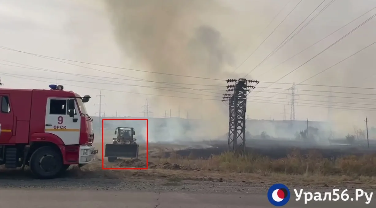 Тракторист помог спасти поселок от природного пожара в Орске