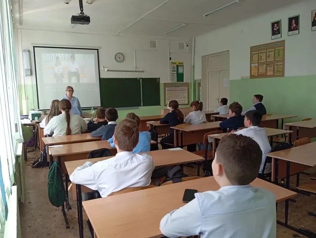 🚨 В школе прошли мероприятия проекта «Кодовое слово — безопасность»! На классных часах ученики не пр