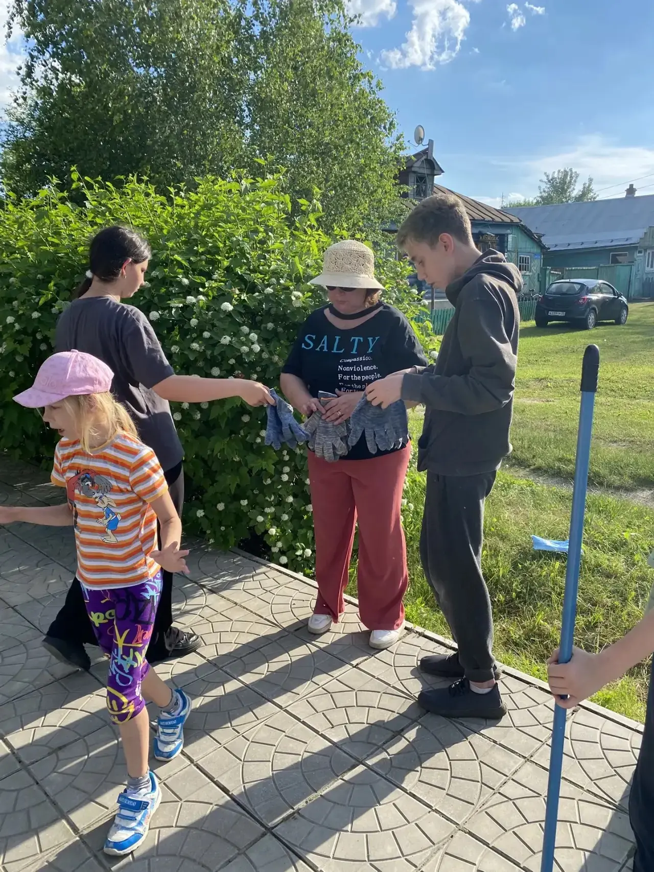 Сегодняшний день в нашем лагере прошёл под знаком глубокого уважения к истории. Мы провели трудовой 