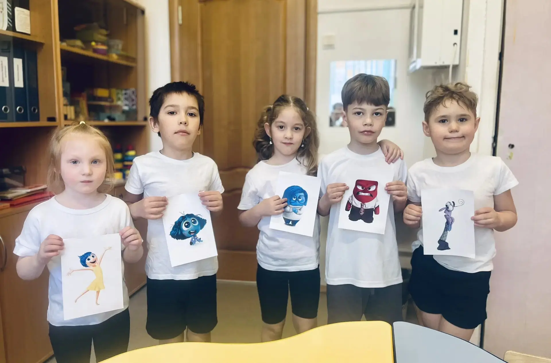 🎭 Наши удивительные эмоции: неделя психологии для малышей!  😊В рамках недели психологии для воспитан