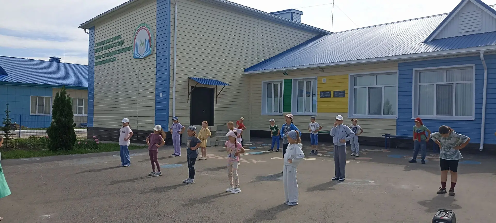 Лагерьның 12 көне  тәмам. Буген, укучылар, "Дөньяның бөек галимнәре һәм аларның ачышлары", дигән тем