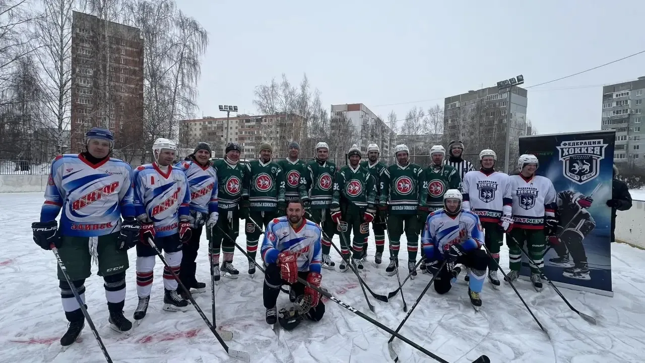 Сегодня, 28 января, на хоккейном поле нашей гимназии состоялась встреча школьной дворовой хоккейной 