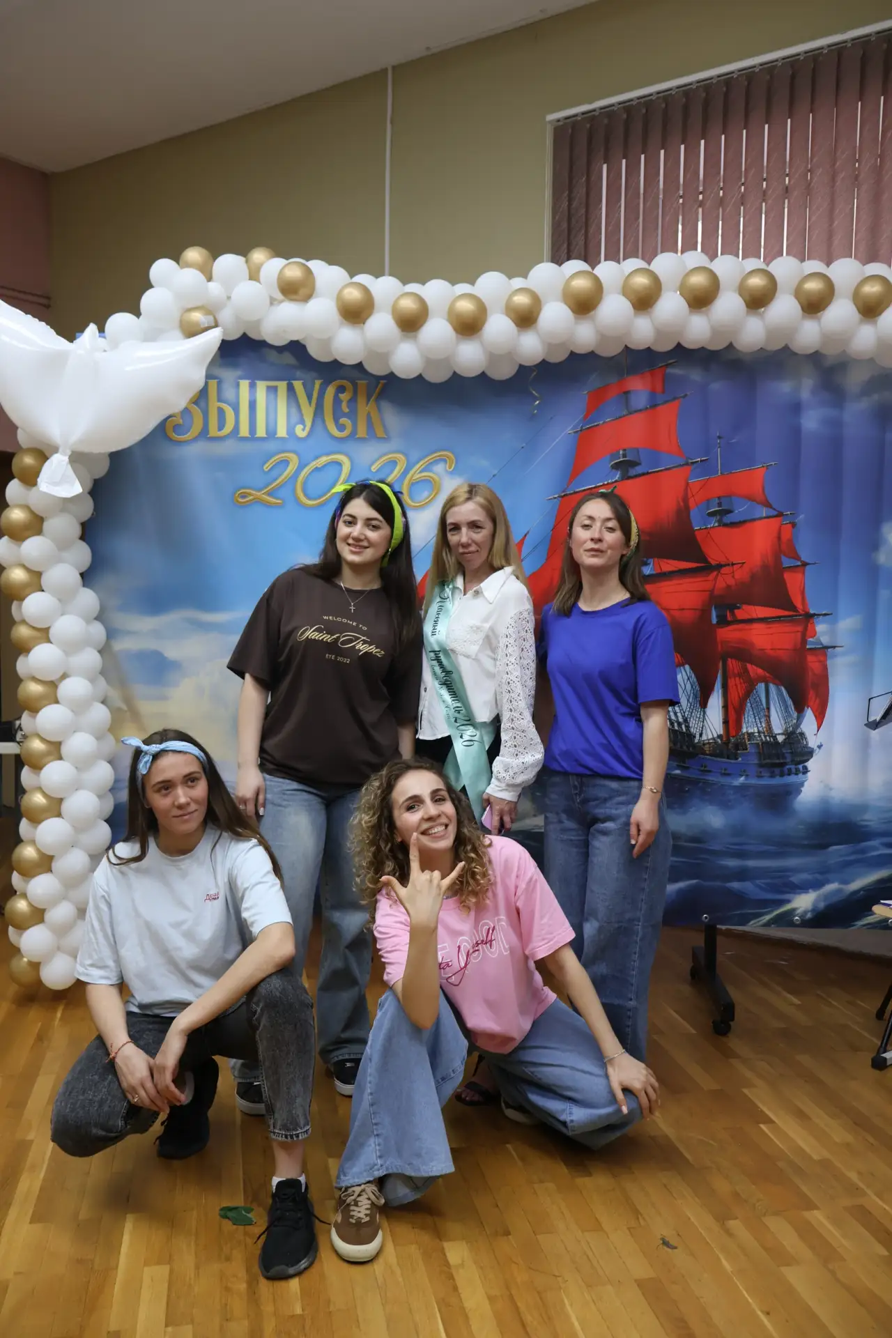 ✨✨✨Наши выпускники 11 А класса подготовили трогательный и запоминающийся последний урок-путешествие 