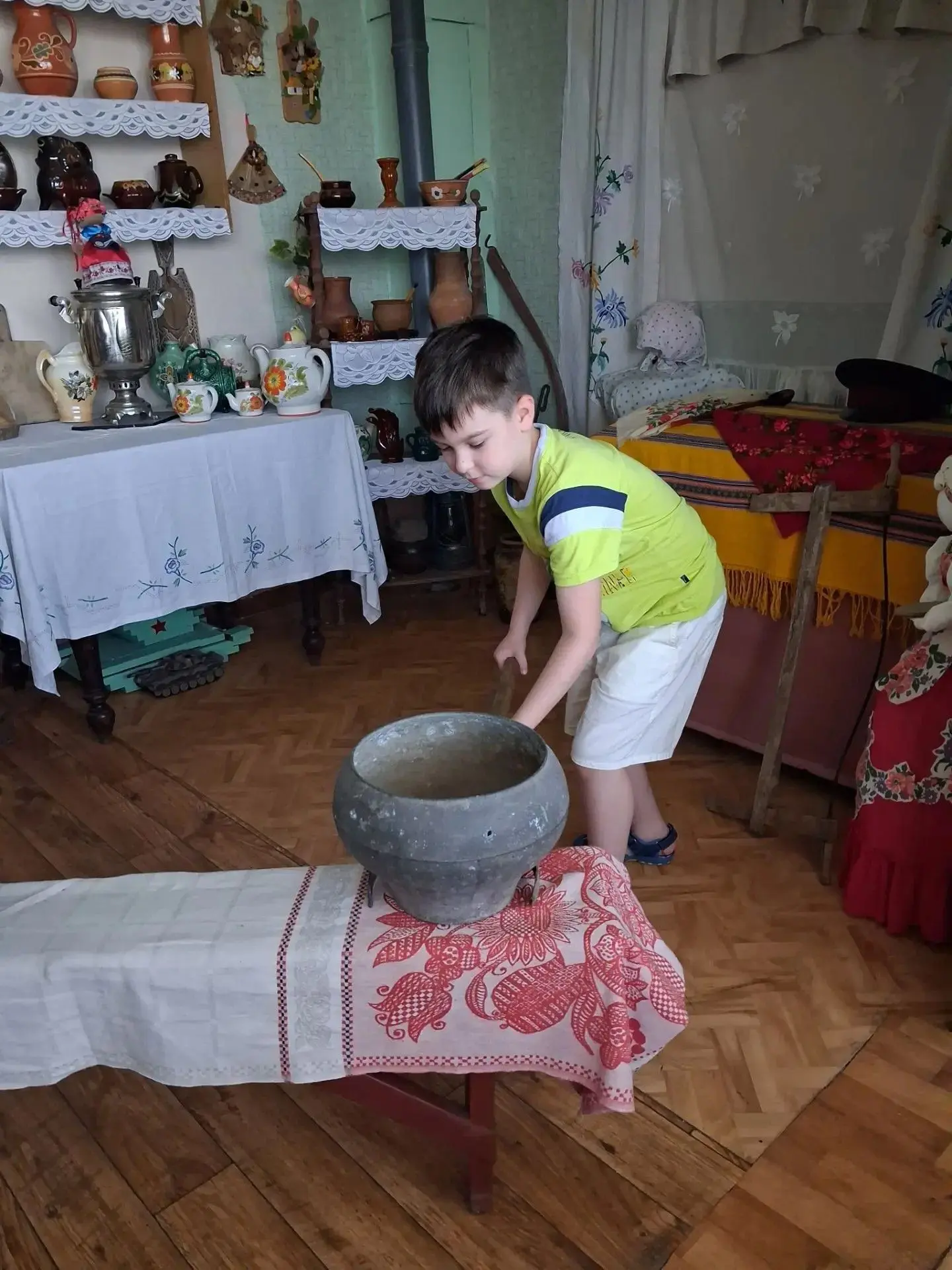 В Алчевском эколого-биологическом центре прошел необычный день, наполненный духом истории и народных