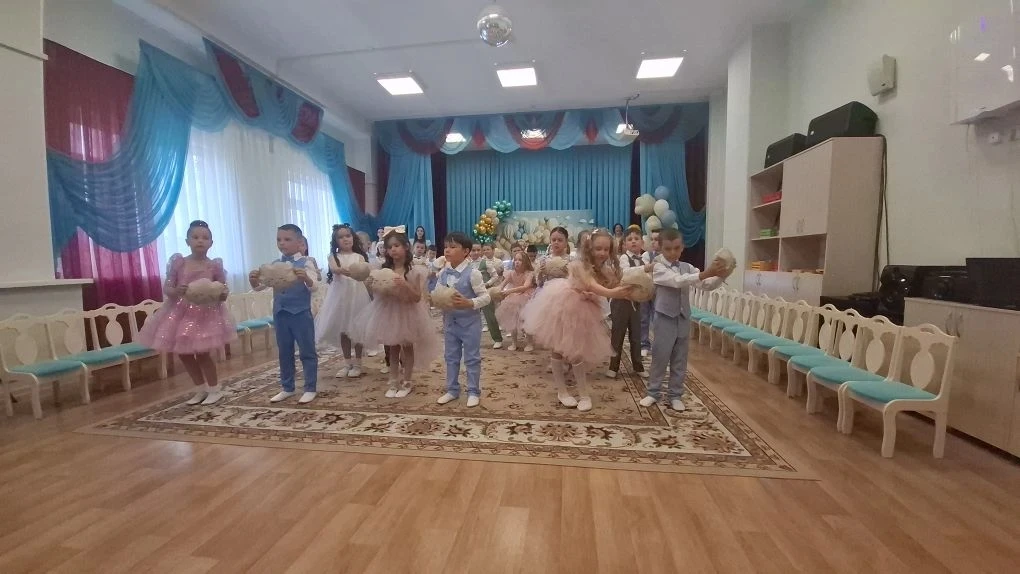 ✌🩷27 мая в подготовительной группе «Фиксики» прошёл  выпускной.  В детском саду «Уникум» – это особе