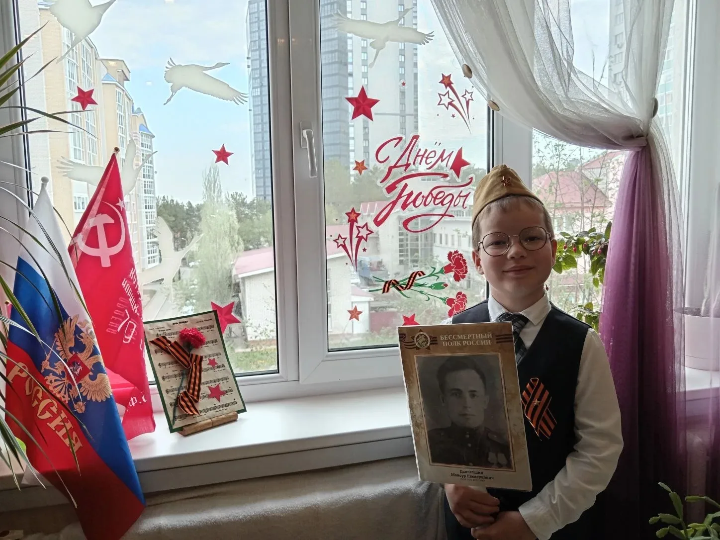 Ежегодно наши ученики становятся активными участниками всероссийских акций «Окна Победы», «Звезда ге