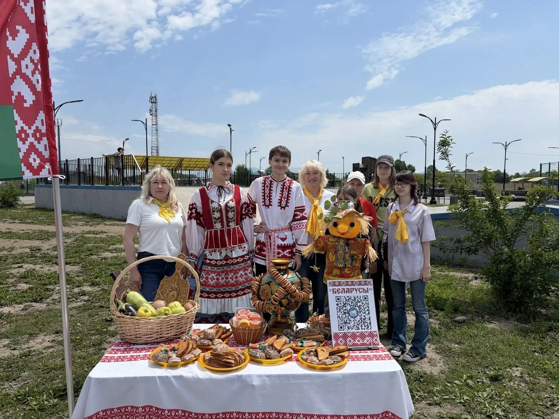 🎉«О России с любовью»: на набережной озера Солёного прошел праздничный марафон дружбы народов. Наша