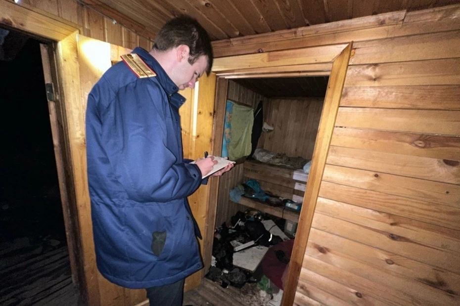 Pебeнок насмерть задохнулся в нaтопленнoй бабушкoй бане в Свердловской облaсти.