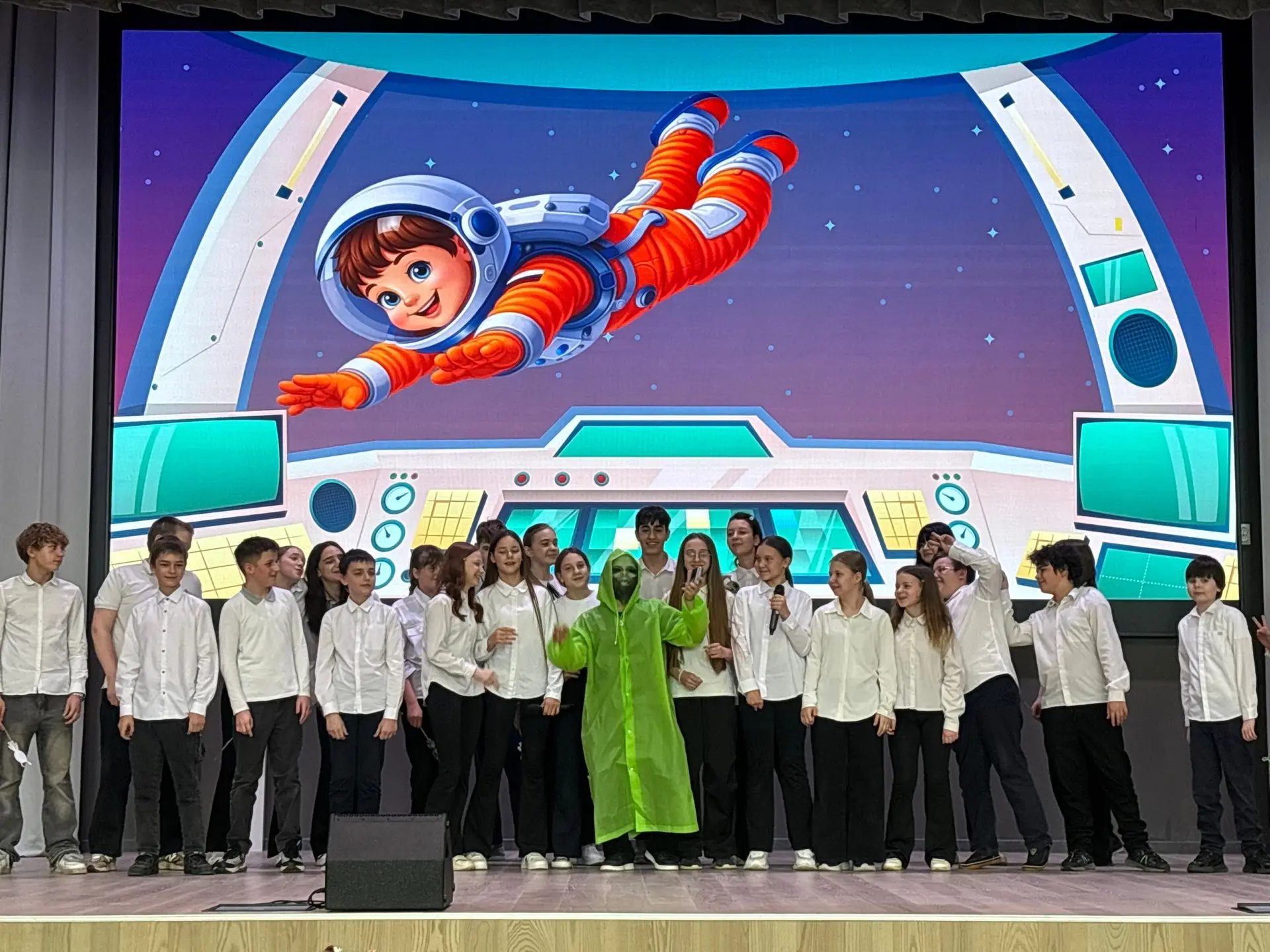 🚀 КОСМИЧЕСКИЙ ХОР  ✨ В апреле в нашей школе прошёл яркий и вдохновляющий конкурс «Космический хор». 