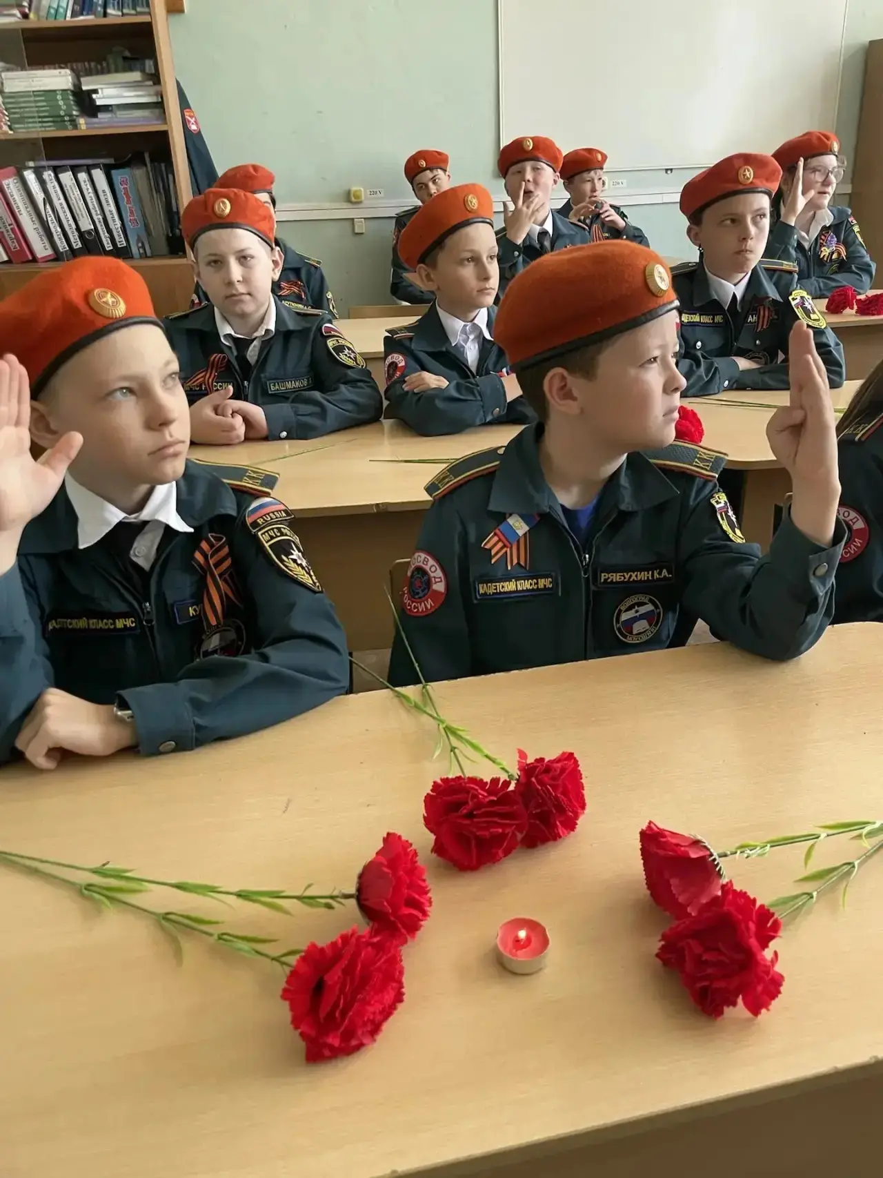 📚 Связь поколений: урок мужества в 5 «Д» и 11 «В»  В преддверии великого праздника — Дня Победы — в 